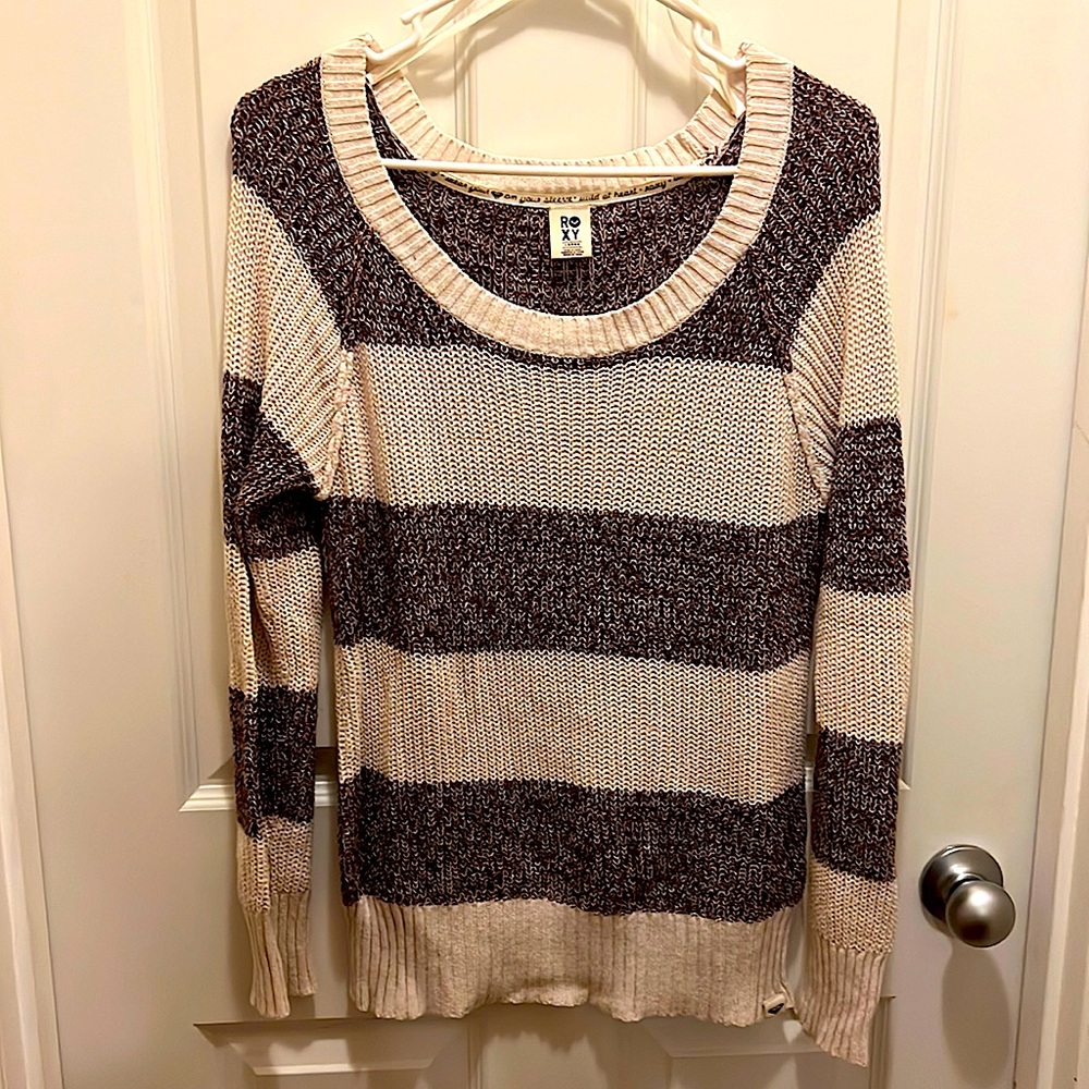 Roxy sweater in deep purple and cream. pre owned in great condition.